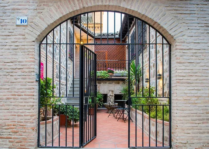 Casa De Bisagra